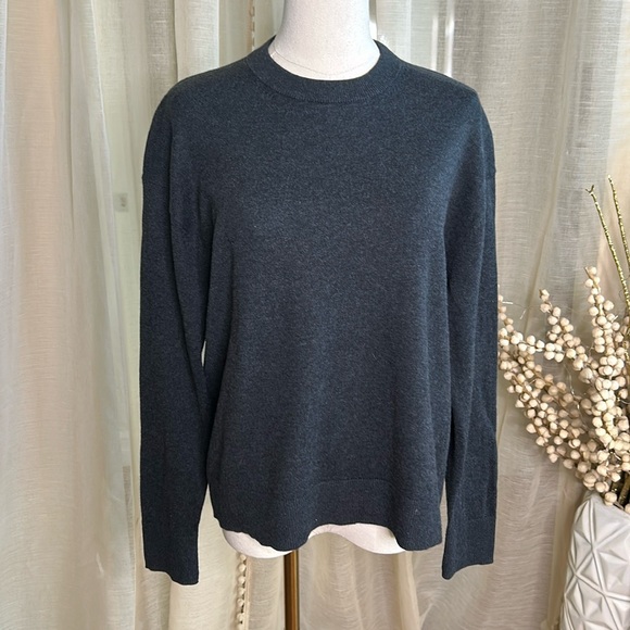 Lululemon Cashmere blend Sz 4 Grey Sweater Excellent Condition - Picture 2 of 9